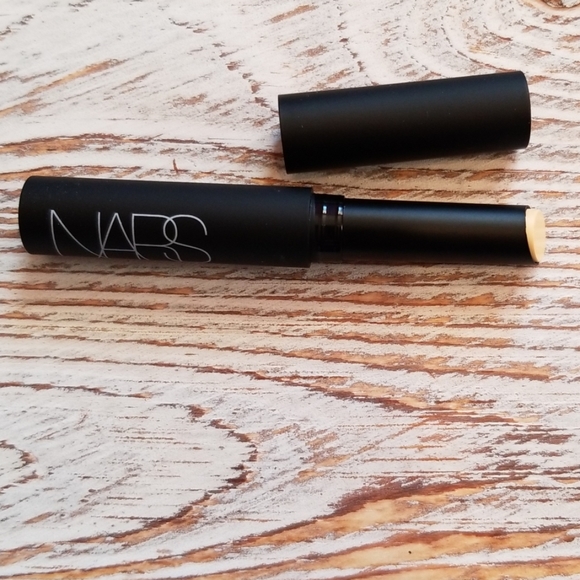 🛍{NARS} Concealer Corrector in Pear - Picture 3 of 4